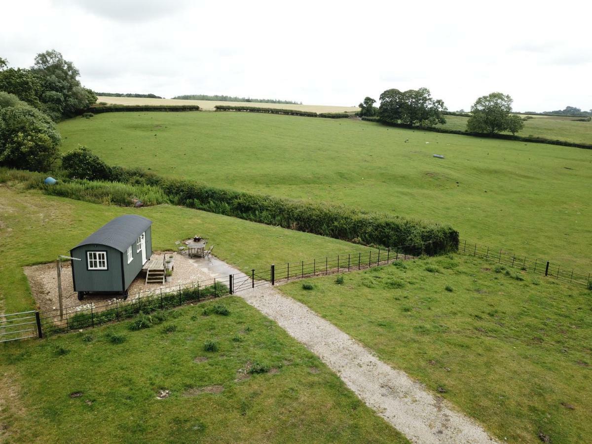 Weatherhead Farm Shepherds Hut Villa Buckingham Bagian luar foto