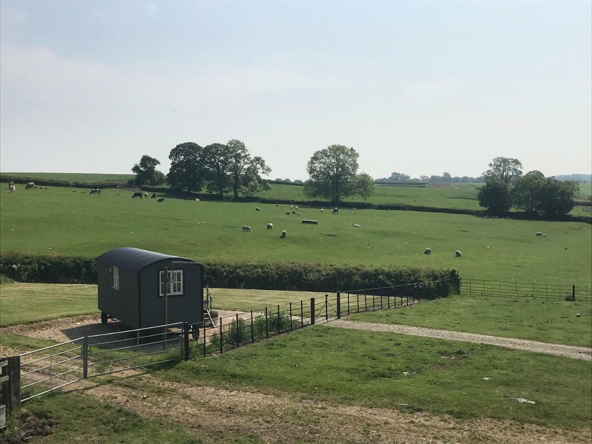 Weatherhead Farm Shepherds Hut Villa Buckingham Bagian luar foto