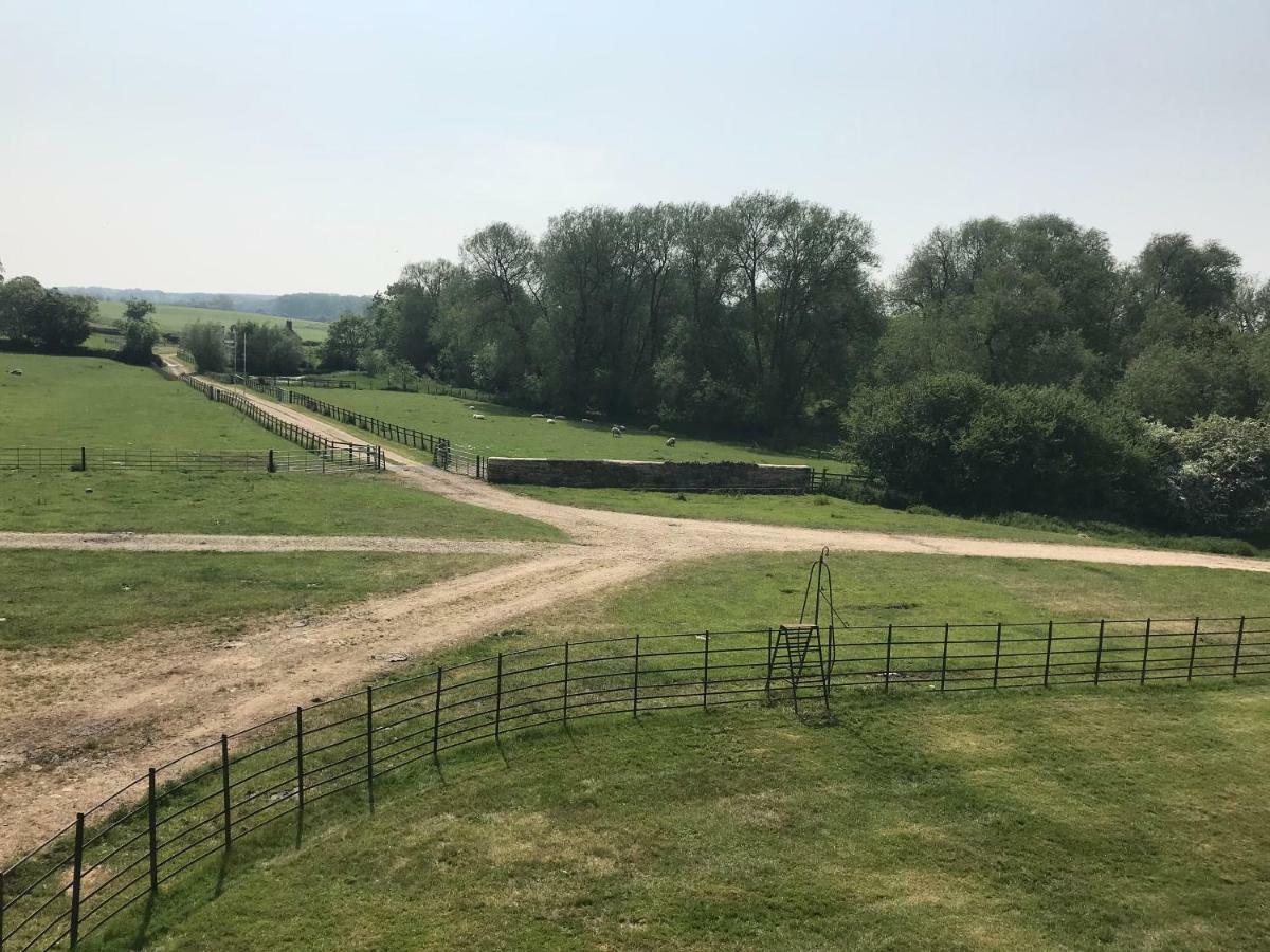 Weatherhead Farm Shepherds Hut Villa Buckingham Bagian luar foto